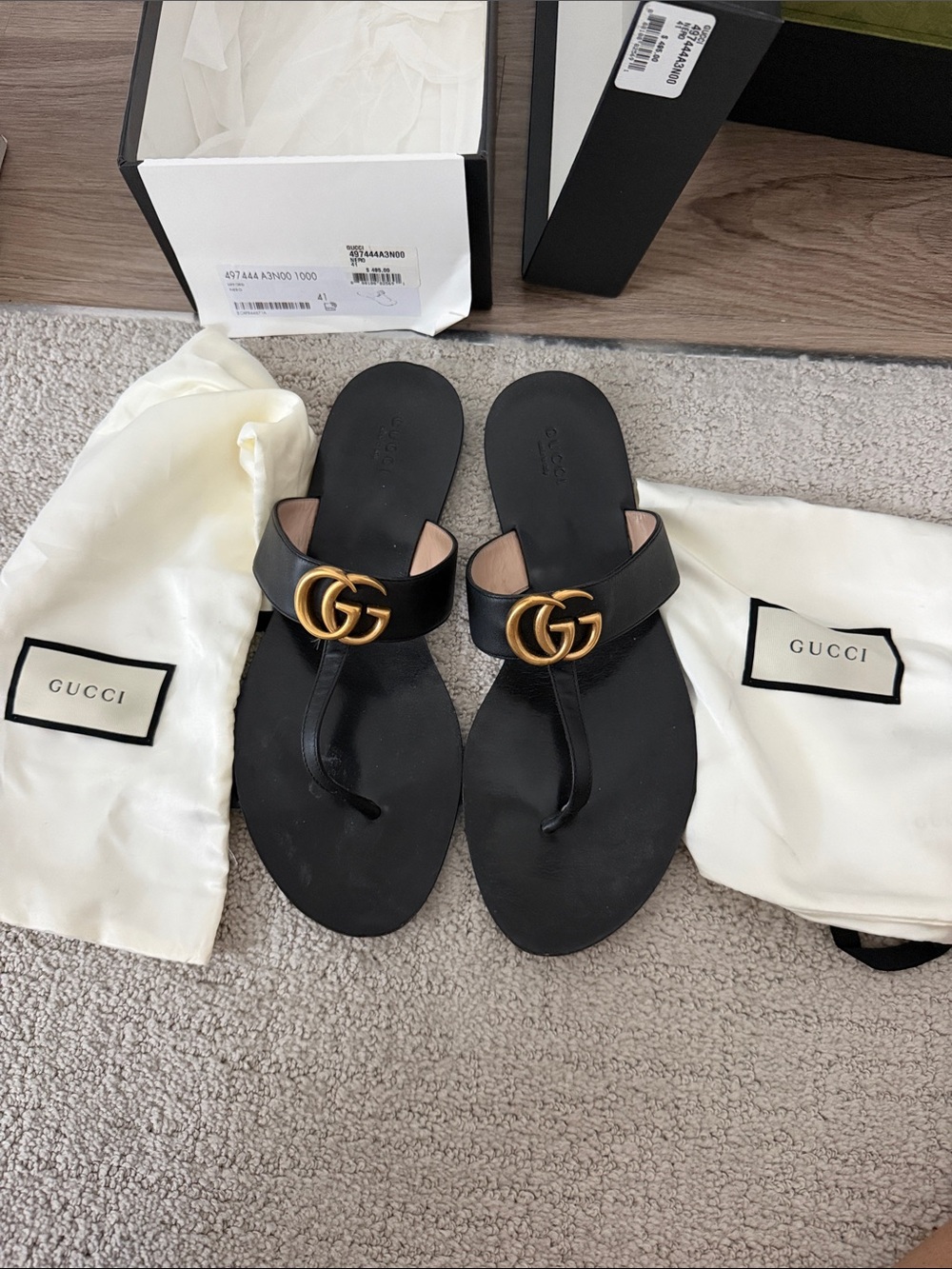 Gucci Black Leather Thong Sandals with Gold Double G - Picture 5 of 6